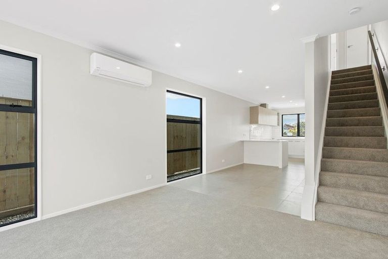 Photo of property in 25 William Wallbank Crescent, Swanson, Auckland, 0614