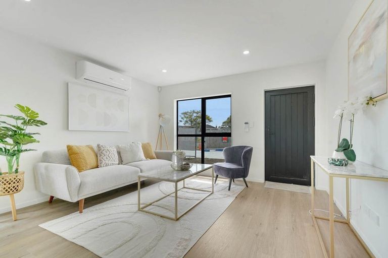 Photo of property in 14b Friesian Drive, Mangere, Auckland, 2022