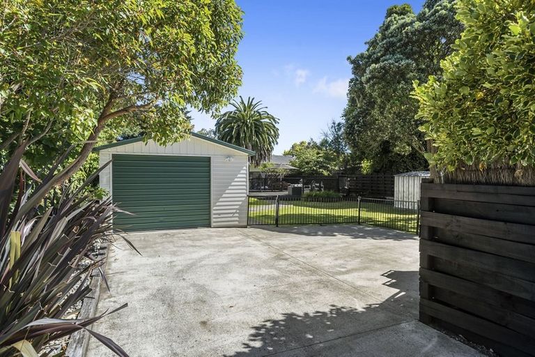 Photo of property in 17a Wairere Grove, Paraparaumu, 5032