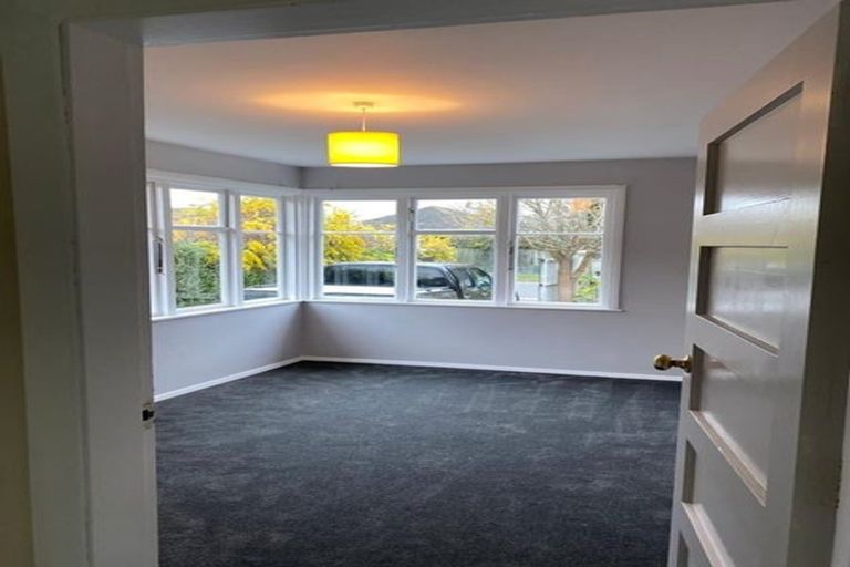 Photo of property in 8 Newall Avenue, Bryndwr, Christchurch, 8052