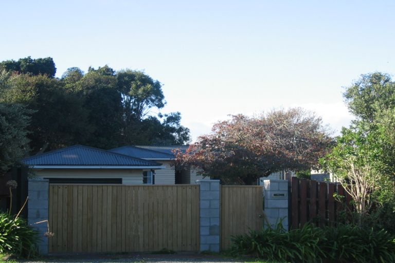 Photo of property in 37 Martin Road, Paraparaumu Beach, Paraparaumu, 5032