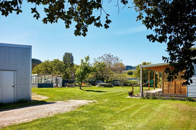 Photo of property in 32 Waihirere Domain Road, Waihirere, Gisborne, 4071