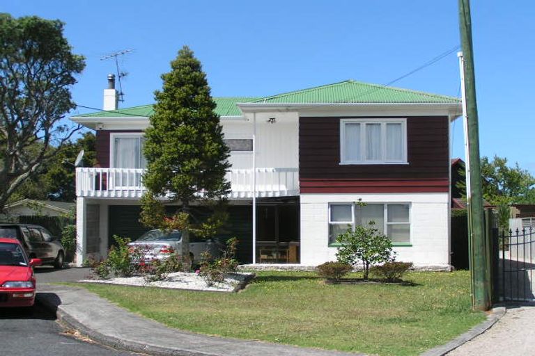 Photo of property in 20 Fairfax Avenue, Northcote, Auckland, 0627