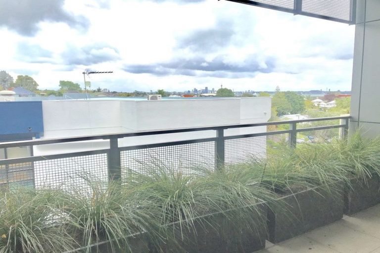 Photo of property in 2/16 Huron Street, Takapuna, Auckland, 0622