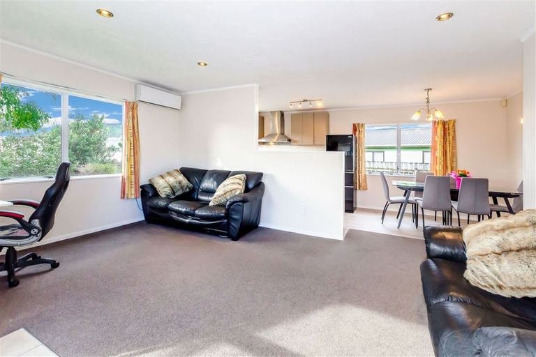 Photo of property in 21 Pukeko Street, Paraparaumu, 5032
