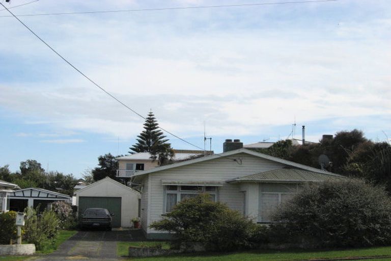 Photo of property in 2 Cambridge Street, Gonville, Whanganui, 4501