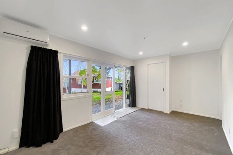 Photo of property in 24 Marie Crescent, Te Atatu South, Auckland, 0610