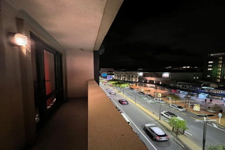 Photo of property in Courtenay Apartments, 504/120 Courtenay Place, Te Aro, Wellington, 6011