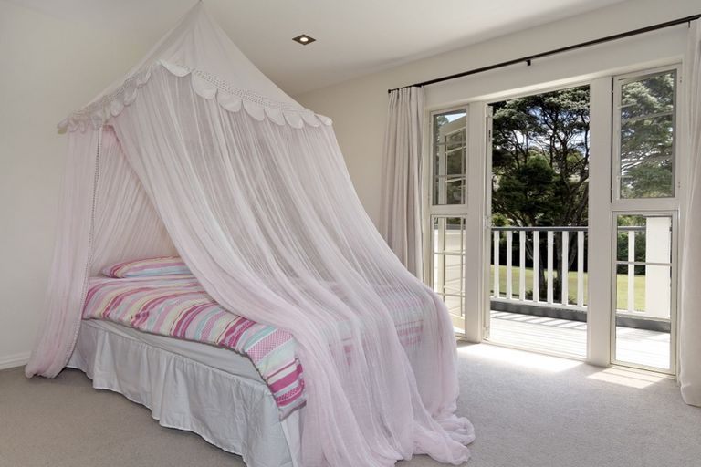 Photo of property in 33 Cochran Road, Oratia, Auckland, 0604