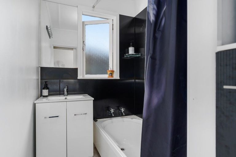 Photo of property in 30a Pooles Road, Greerton, Tauranga, 3112