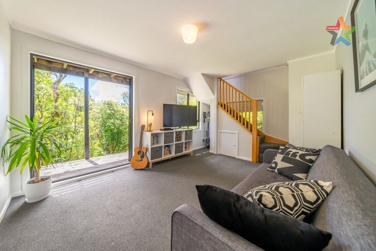 Photo of property in 31 Pekanga Road, Normandale, Lower Hutt, 5010