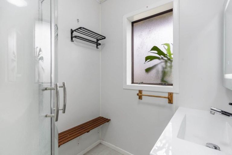 Photo of property in 6 Serjeant Street, Henderson, Auckland, 0612