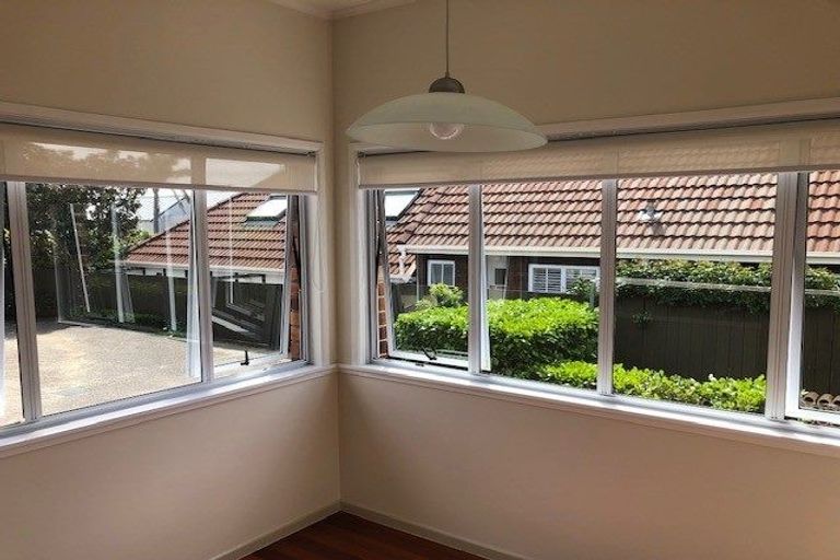 Photo of property in 1/7 Sylvan Park Avenue, Milford, Auckland, 0620