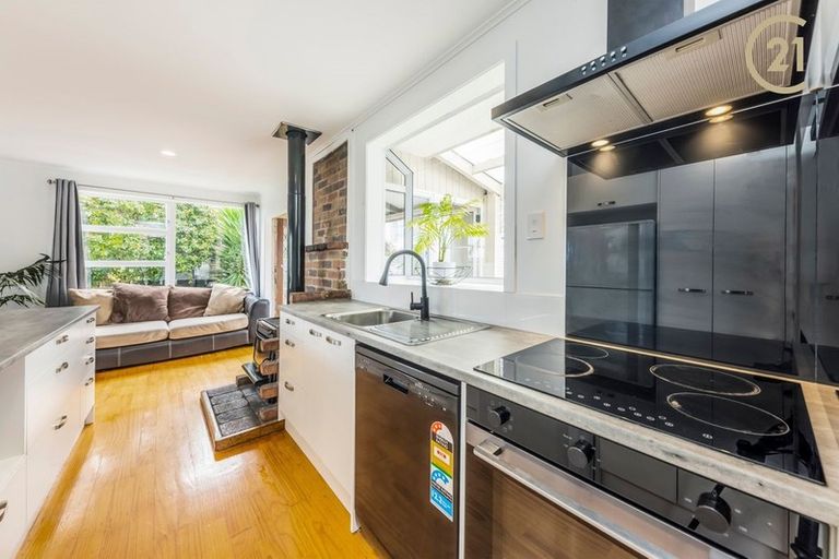 Photo of property in 35 Tairere Crescent, Rosehill, Papakura, 2113