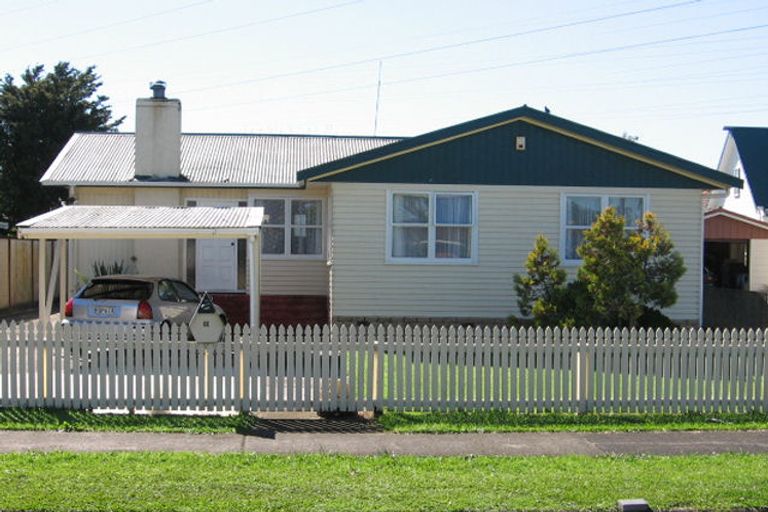 Photo of property in 60 Edgewater Drive, Pakuranga, Auckland, 2010