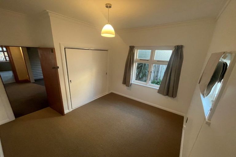 Photo of property in 40 Waiwaka Terrace, Strandon, New Plymouth, 4312