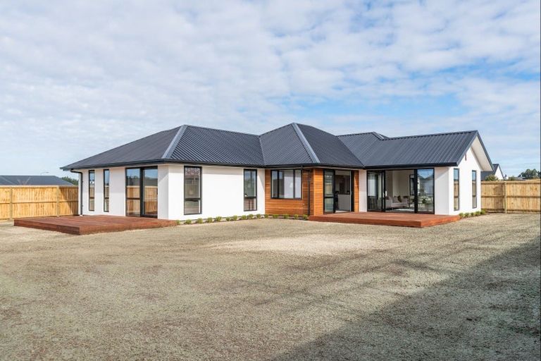 Photo of property in 23 Ridgeland Way, West Melton, 7618