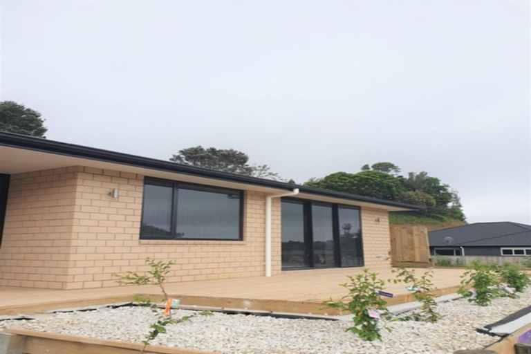 Photo of property in 3 Frederick Place, Whalers Gate, New Plymouth, 4310