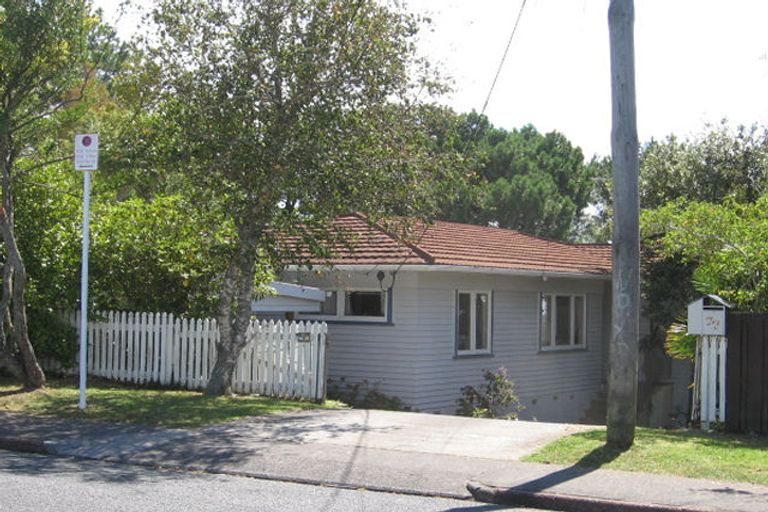 Photo of property in 77 Sunrise Avenue, Murrays Bay, Auckland, 0630