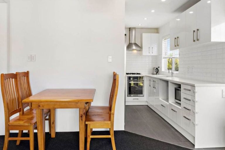 Photo of property in 3/7 Alston Avenue, Kelston, Auckland, 0602