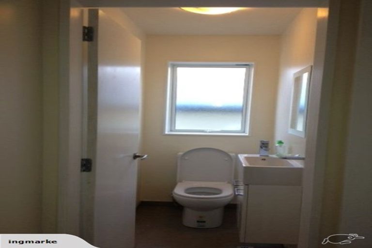 Photo of property in 12 Kopiko Way, Brooklyn, Wellington, 6021