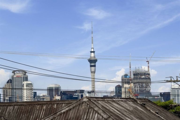 Photo of property in 1/1 Owens Road, Devonport, Auckland, 0624