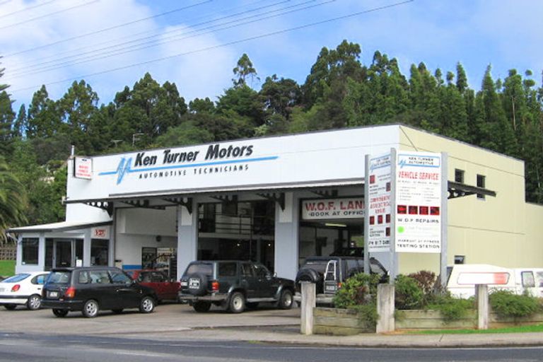 Photo of property in 211 Woodlands Park Road, Titirangi, Auckland, 0604