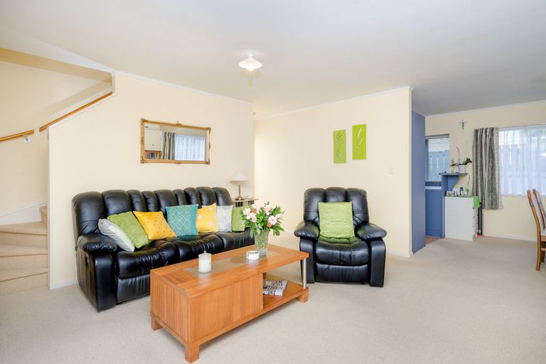 Photo of property in 16 Carillon Place, Massey, Auckland, 0614