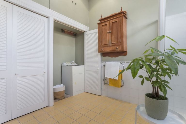 Photo of property in 17b Rodney Road, Northcote Point, Auckland, 0627