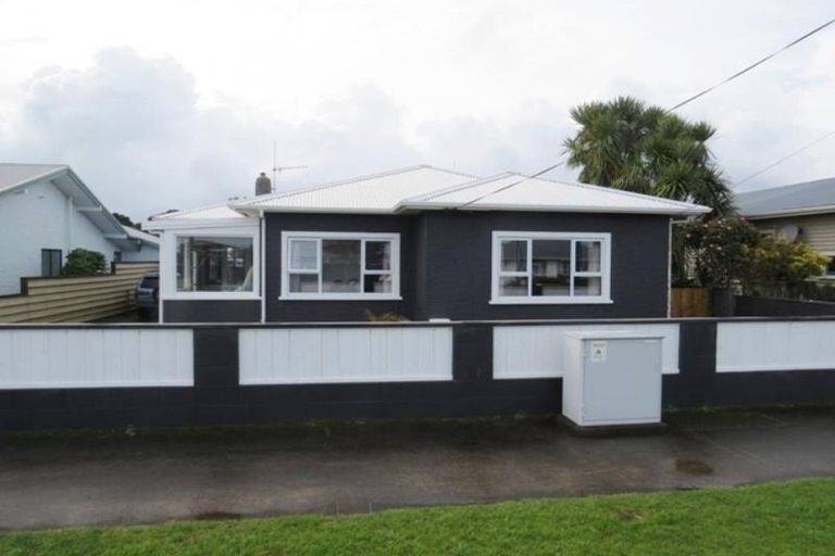 Photo of property in 33 Sackville Street, Fitzroy, New Plymouth, 4312