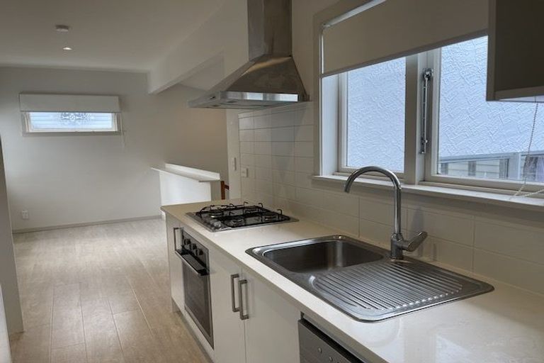 Photo of property in 7 Thornton Road, Milford, Auckland, 0620