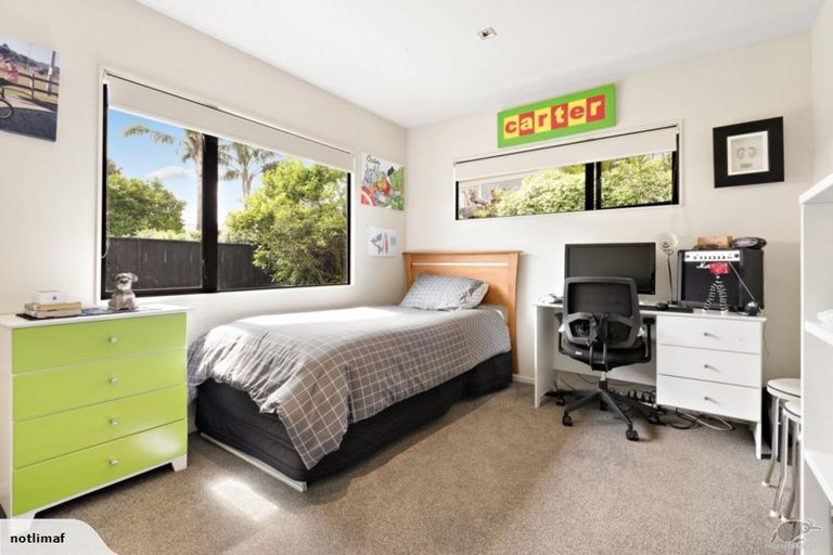 Photo of property in 48a Picasso Drive, West Harbour, Auckland, 0618