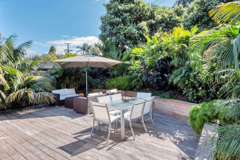 Photo of property in 1/8 Commodore Parry Road, Castor Bay, Auckland, 0620