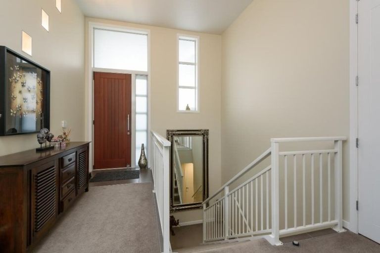 Photo of property in 8 Mewburn Rise, Karori, Wellington, 6012