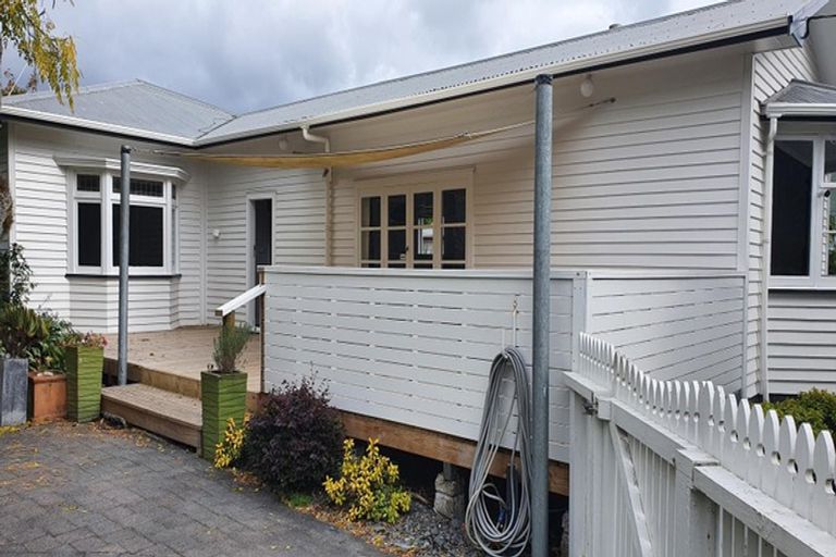 Photo of property in 25 Taupaki Road, Taupaki, Henderson, 0782