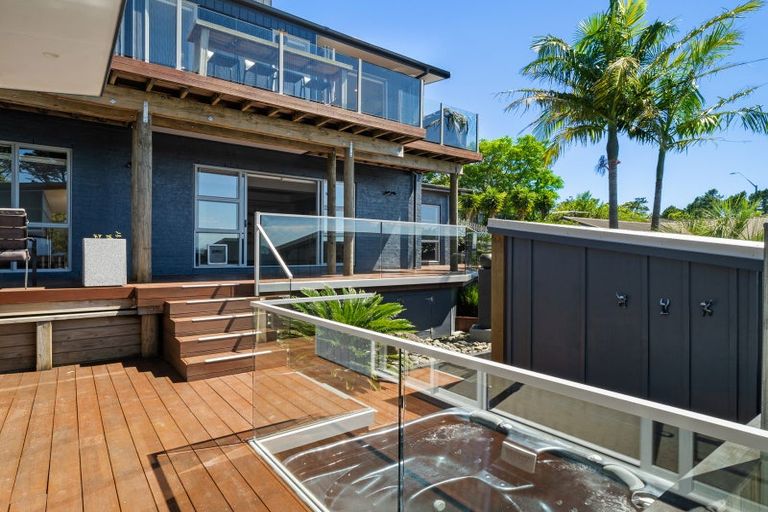 Photo of property in 282 Glamorgan Drive, Northcross, Auckland, 0630