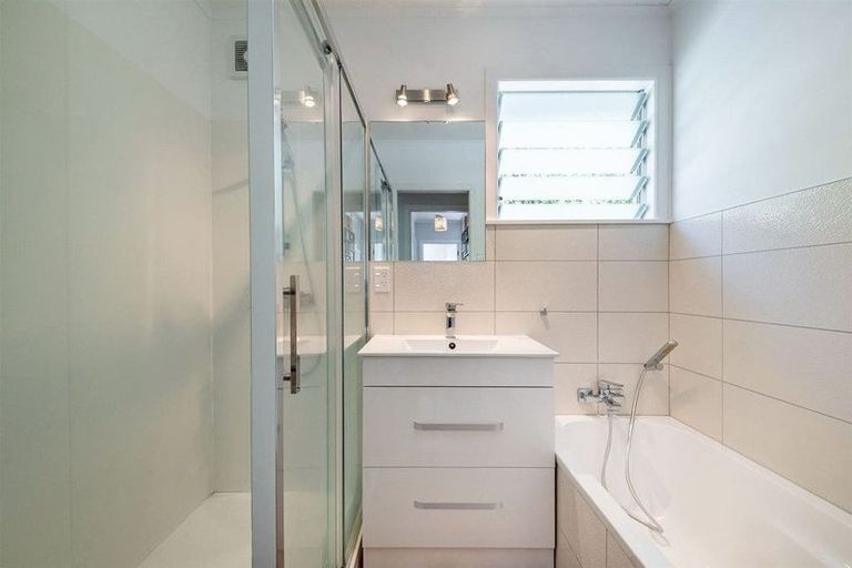 Photo of property in 24 Evans Road, Glen Eden, Auckland, 0602