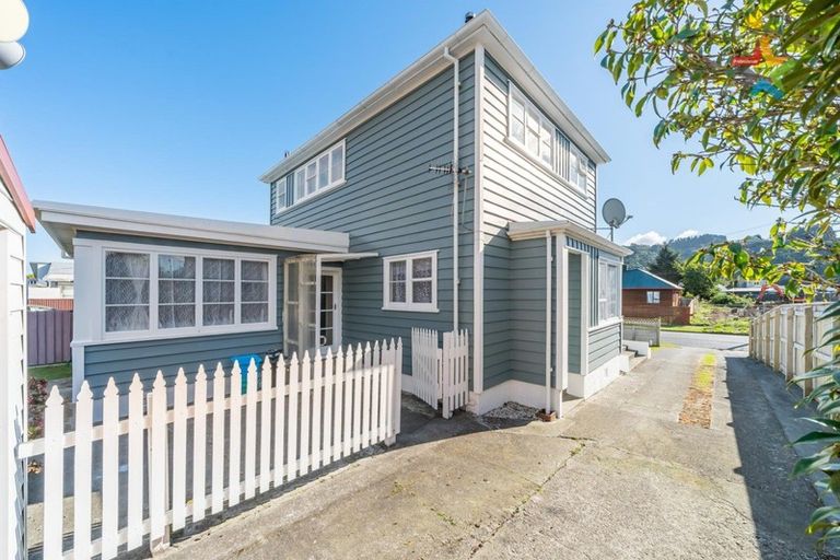 Photo of property in 68 Churton Crescent, Taita, Lower Hutt, 5011