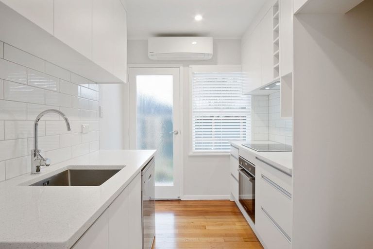 Photo of property in 2/31 Dominion Street, Takapuna, Auckland, 0622