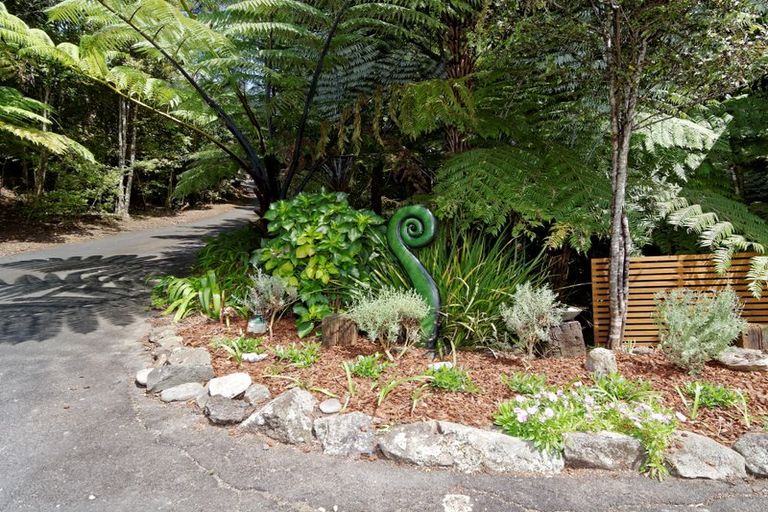 Photo of property in 34 Napuka Road, Henderson Valley, Auckland, 0612
