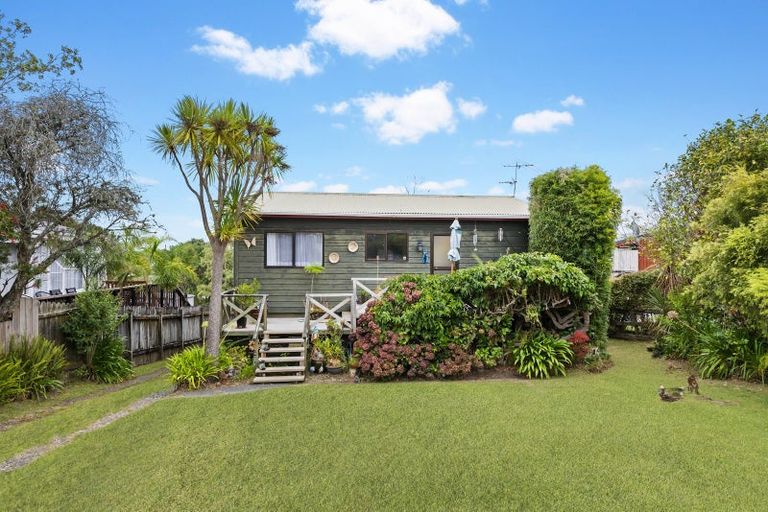 Photo of property in 11a John Road, Stanmore Bay, Whangaparaoa, 0932
