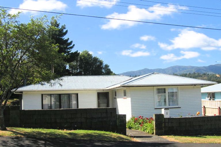 Photo of property in 5 Waimarama Grove, Birchville, Upper Hutt, 5018