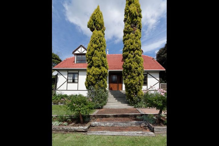 Photo of property in 34 Napuka Road, Henderson Valley, Auckland, 0612