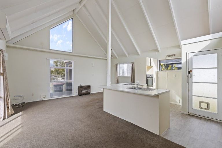 Photo of property in 9a Brierley Place, Marfell, New Plymouth, 4310