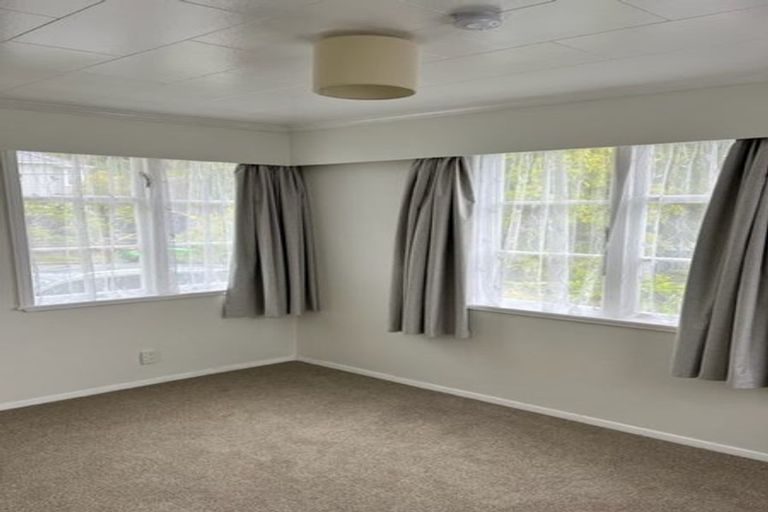 Photo of property in 3 Hill Grove, Naenae, Lower Hutt, 5011