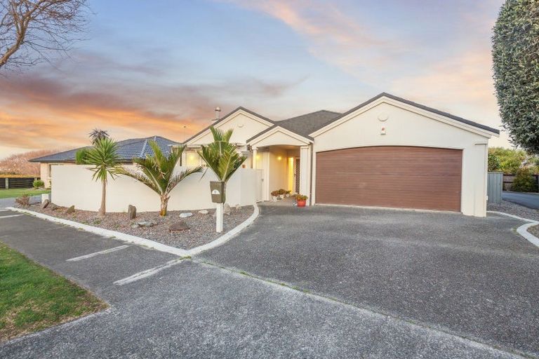 Photo of property in 12 Avion Terrace, Raumati Beach, Paraparaumu, 5032