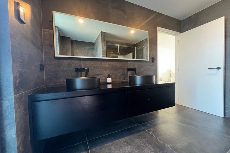 Photo of property in 11b Montgomery Avenue, Rothesay Bay, Auckland, 0630