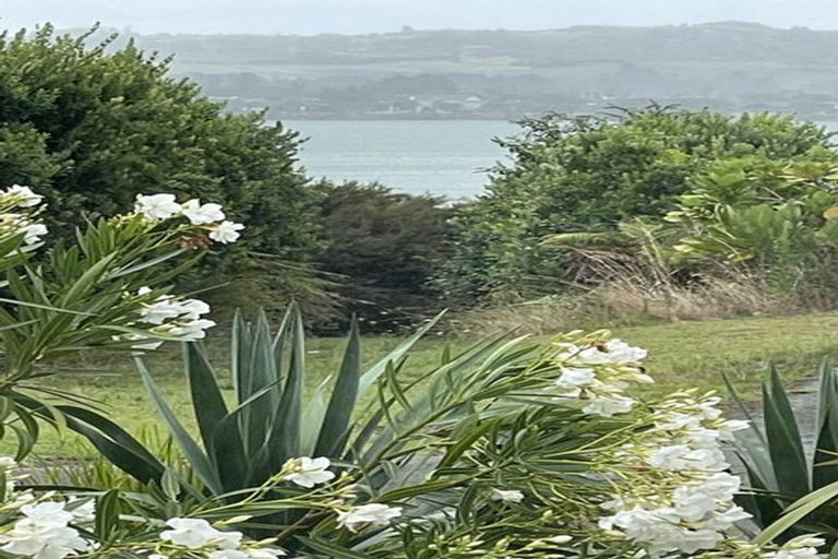 Photo of property in 2 Taimoana Close, Mangawhai Heads, Mangawhai, 0505