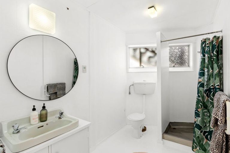 Photo of property in 8 Wallace Place, Westown, New Plymouth, 4310