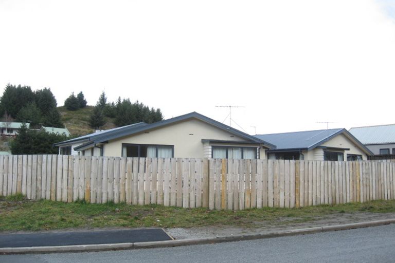 Photo of property in 6 Greenstone Place, Fernhill, Queenstown, 9300